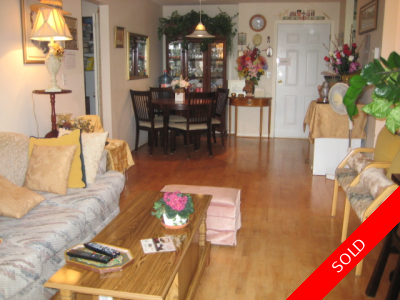 Trendy Main Street Pocket - Sweet 2 bedroom + 2 bathroom